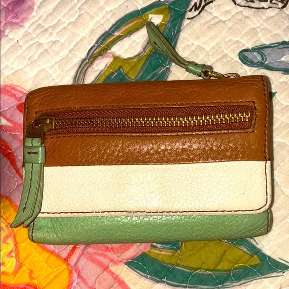 Fossil cream, brown and green leather exterior Wallet Compact - Picture 2 of 4